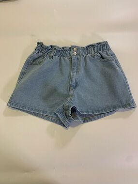 Paper bag Waist Denim Shorts in Light Blue size 30 US